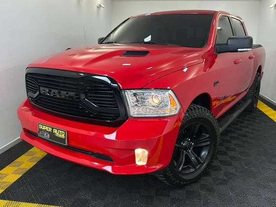 RAM CLASSIC 5.7 V8 GASOLINA LARAMIE NIGHT EDITION CD 4X4 AUTOMÁTICO